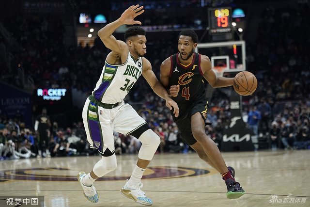 虽然帕克在 虽然帕克在