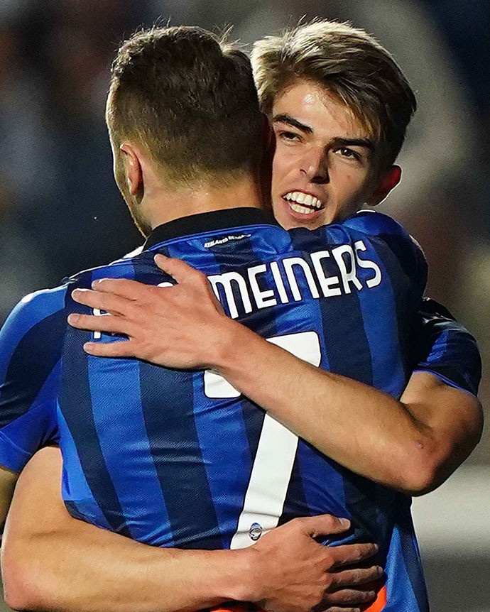 他察觉到球 他察觉到球